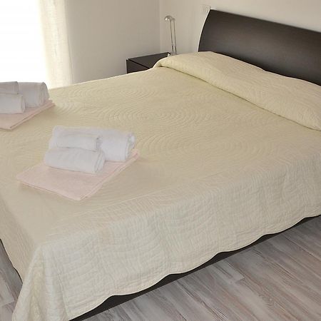 Residenza Alle Torri With Pool Тори дел Бенако Екстериор снимка