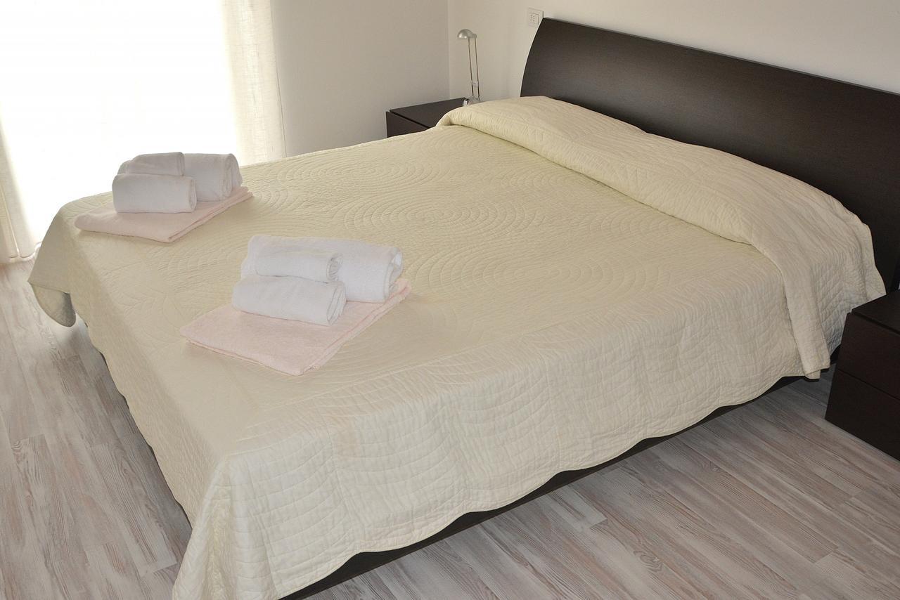 Residenza Alle Torri With Pool Тори дел Бенако Екстериор снимка