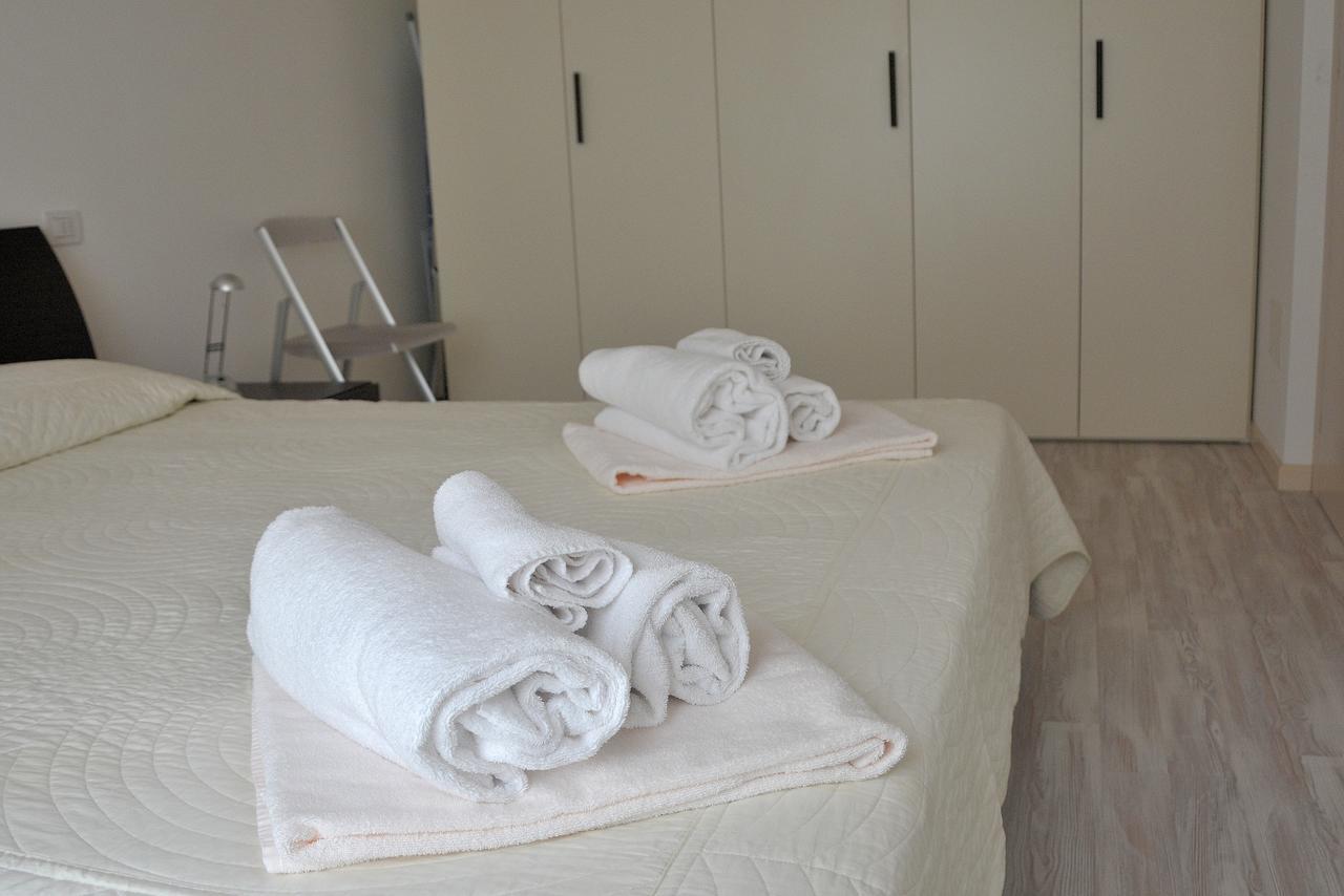 Residenza Alle Torri With Pool Тори дел Бенако Екстериор снимка
