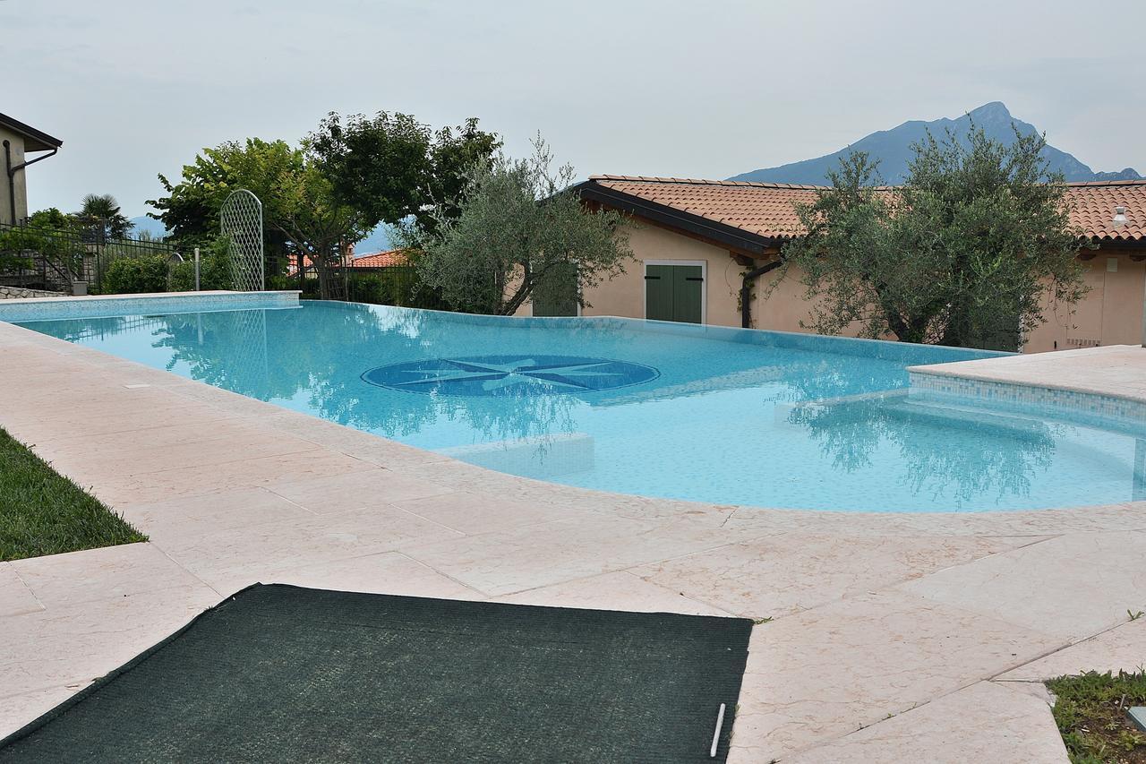 Residenza Alle Torri With Pool Тори дел Бенако Екстериор снимка